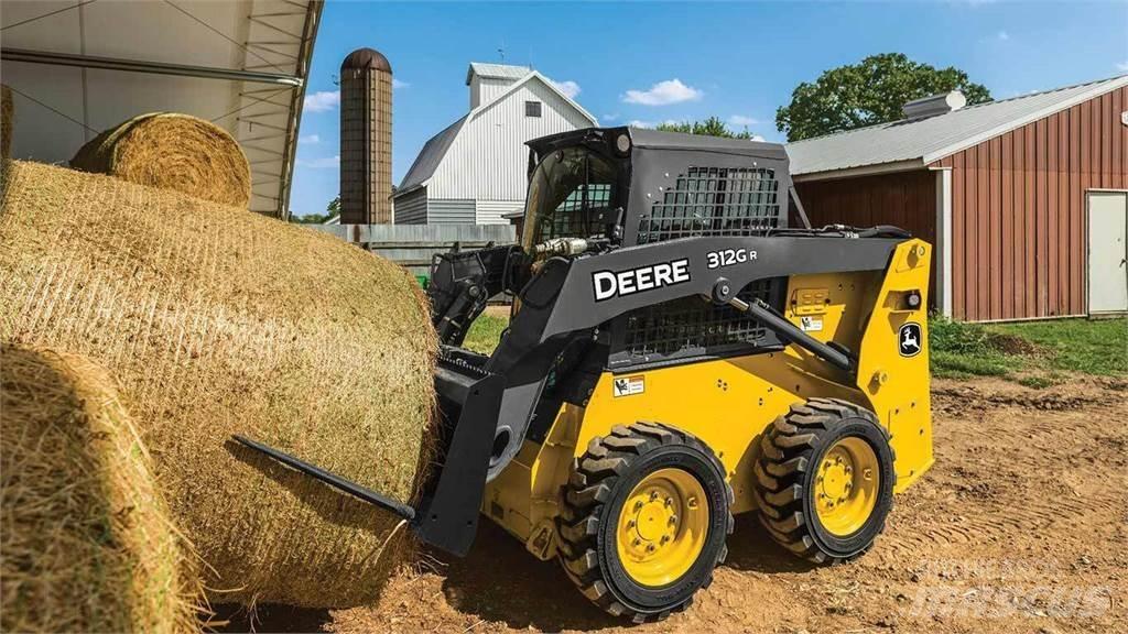 John Deere 318G Smykem řízené nakladače