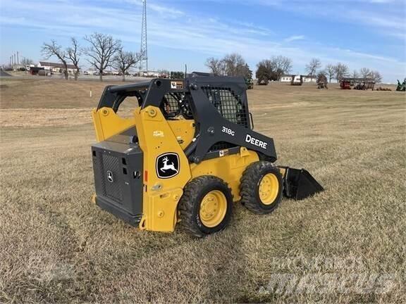 John Deere 318G Smykem řízené nakladače