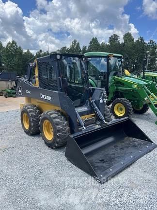 John Deere 320G Smykem řízené nakladače