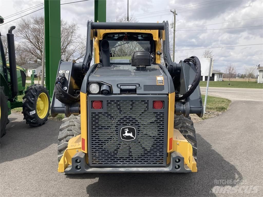John Deere 324G Smykem řízené nakladače
