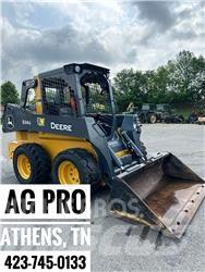 John Deere 324G Smykem řízené nakladače