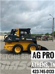 John Deere 324G Smykem řízené nakladače