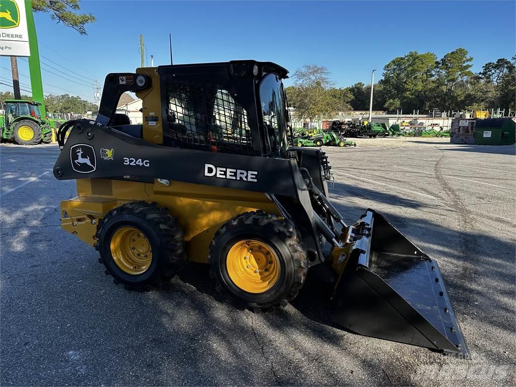 John Deere 324G Smykem řízené nakladače