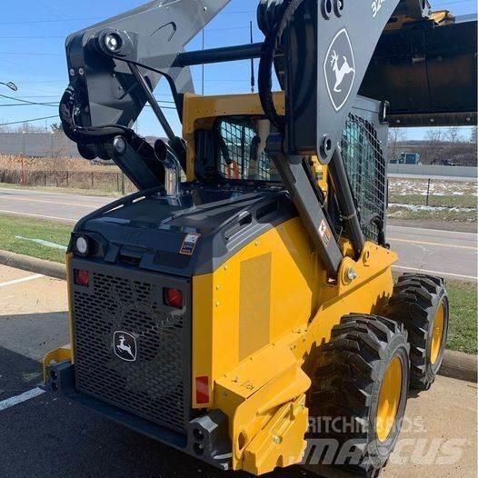 John Deere 324G Smykem řízené nakladače