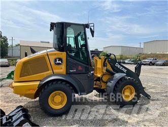 John Deere 324P Kolové nakladače