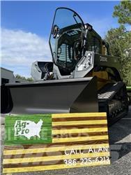 John Deere 331G Smykem řízené nakladače