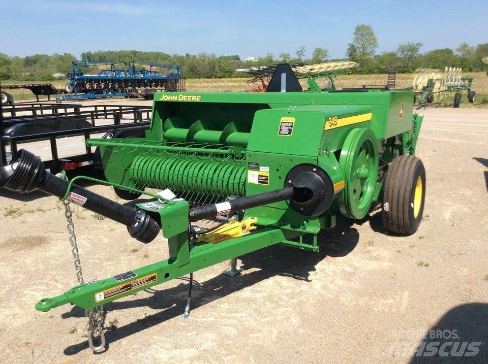 John Deere 348 Lis na hranaté balíky