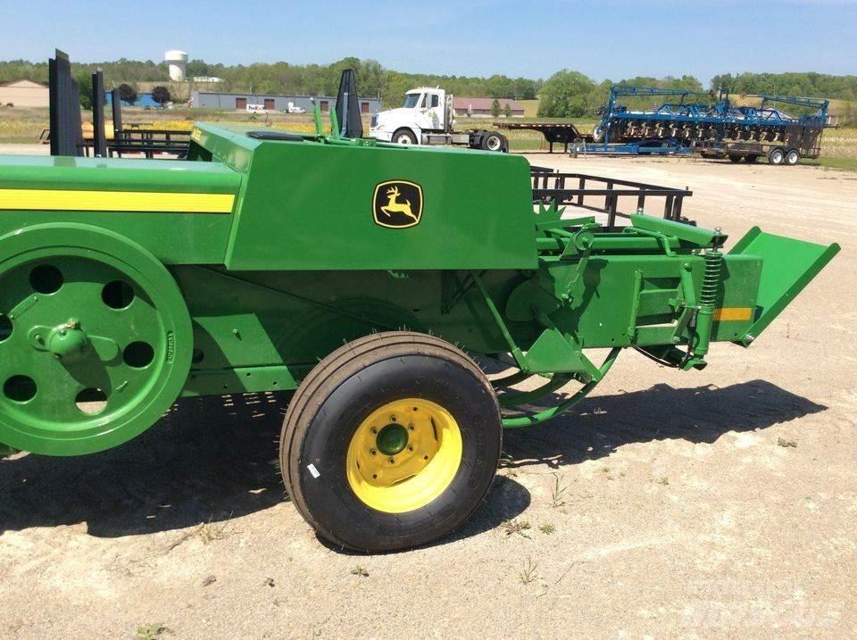 John Deere 348 Lis na hranaté balíky