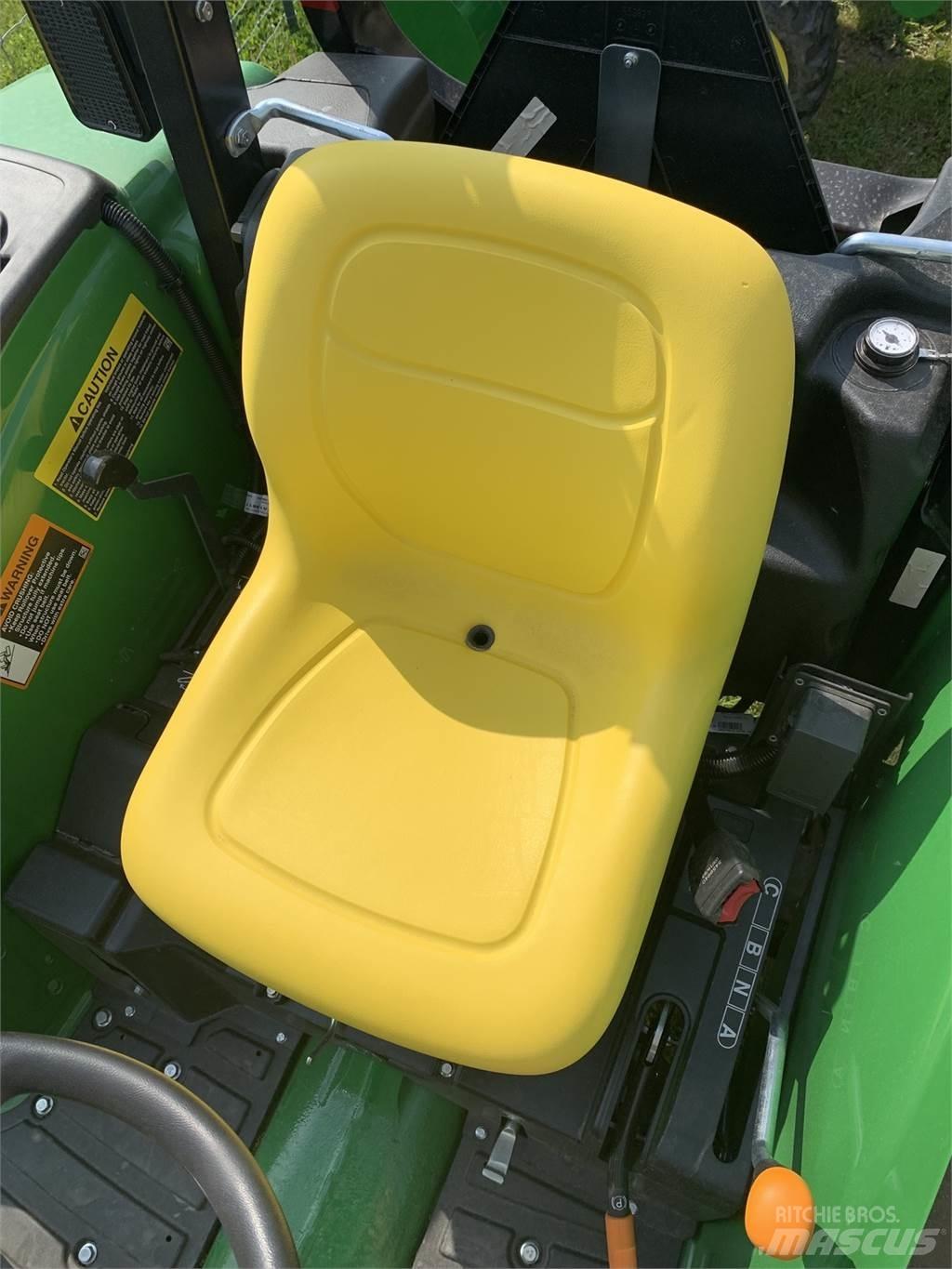 John Deere 4044M Traktory