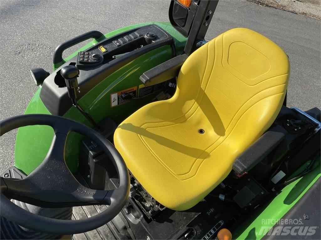 John Deere 4044R Traktory