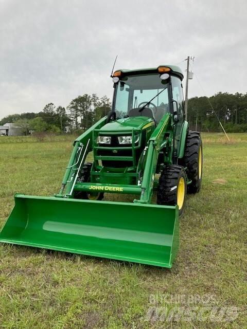 John Deere 4044R Traktory