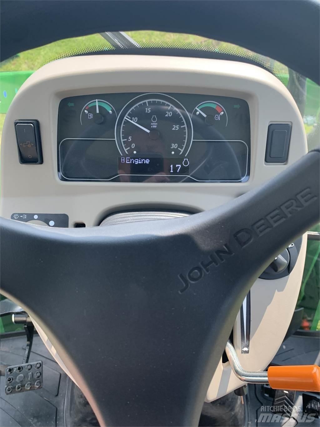 John Deere 4044R Traktory