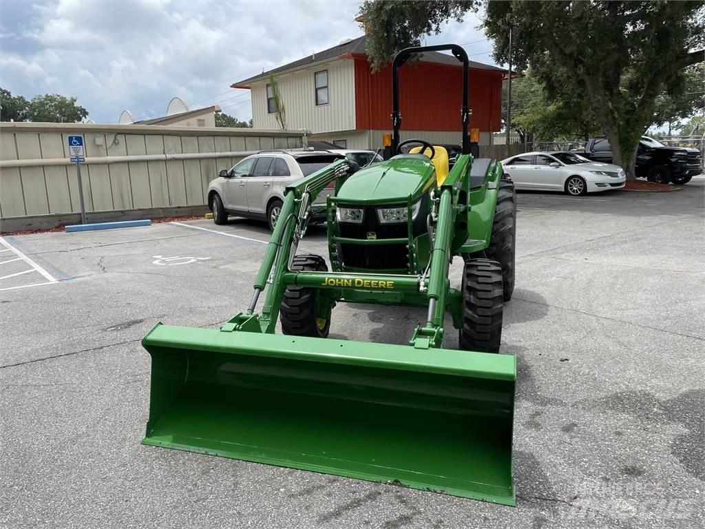 John Deere 4052M Traktory