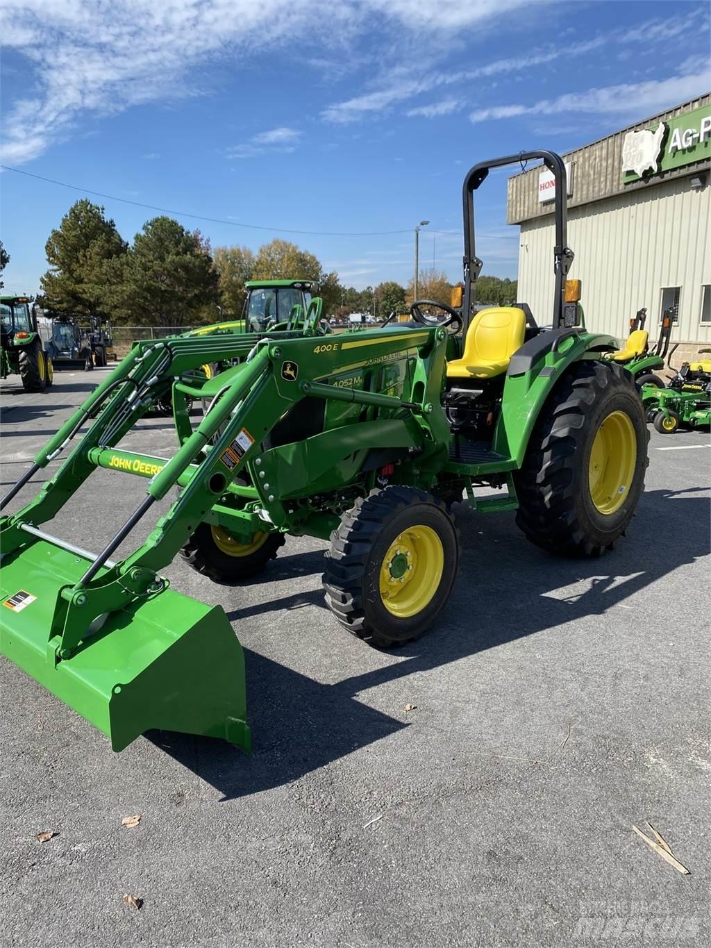 John Deere 4052M Traktory
