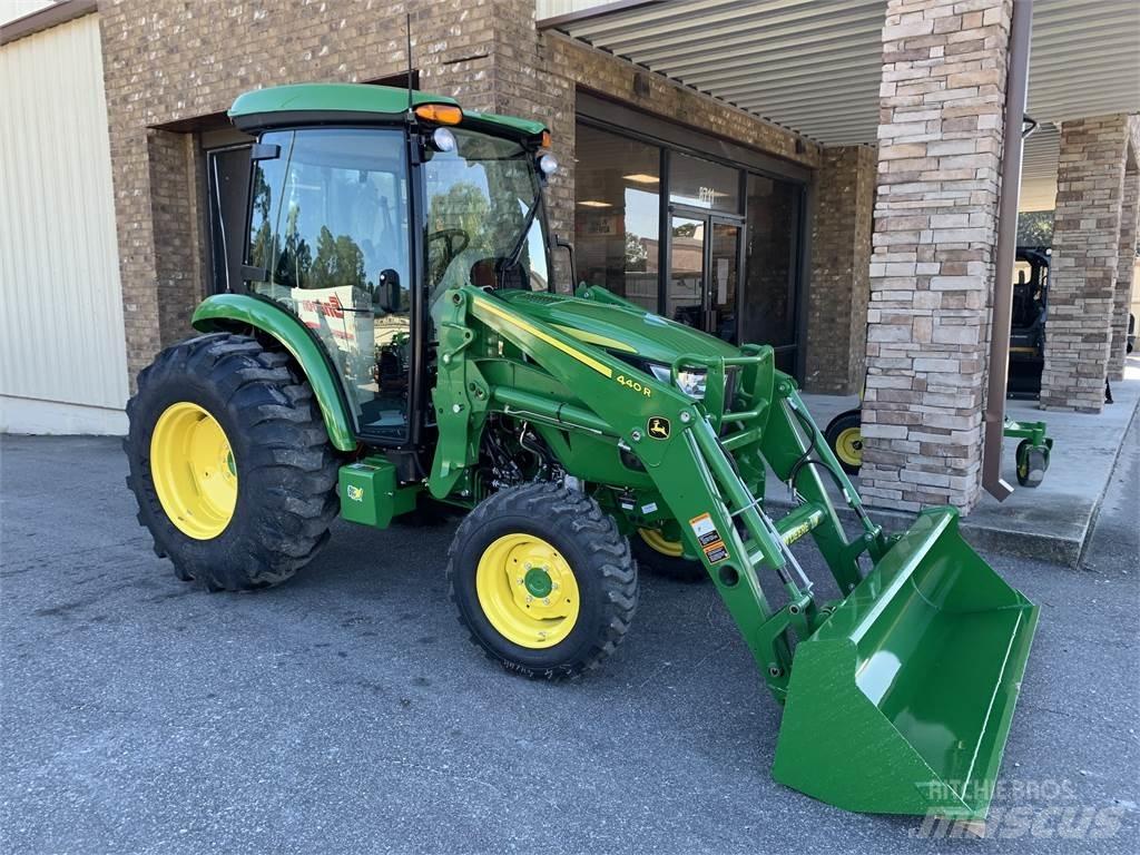 John Deere 4052R Traktory