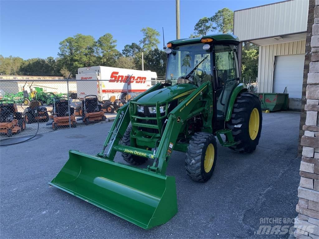 John Deere 4052R Traktory