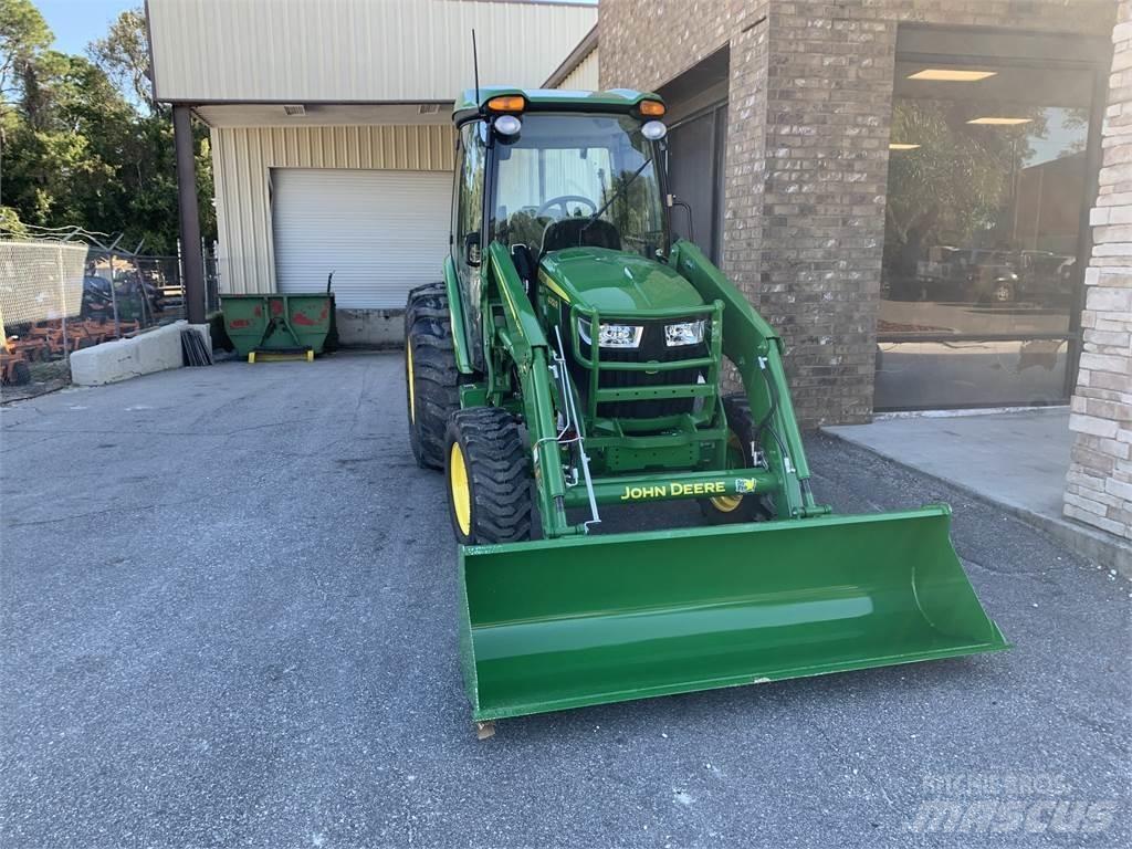John Deere 4052R Traktory