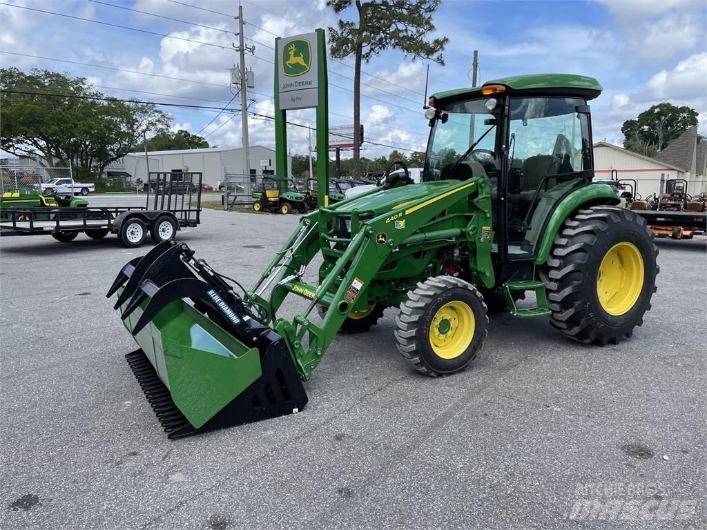 John Deere 4052R Traktory