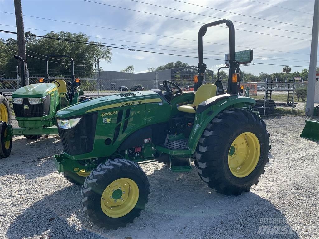 John Deere 4066M Traktory