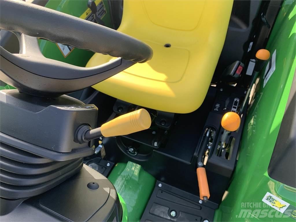 John Deere 4066M Traktory