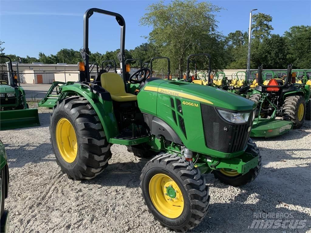 John Deere 4066M Traktory
