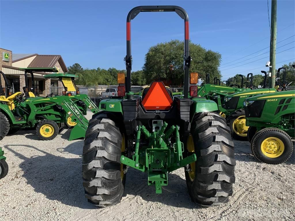 John Deere 4066M Traktory