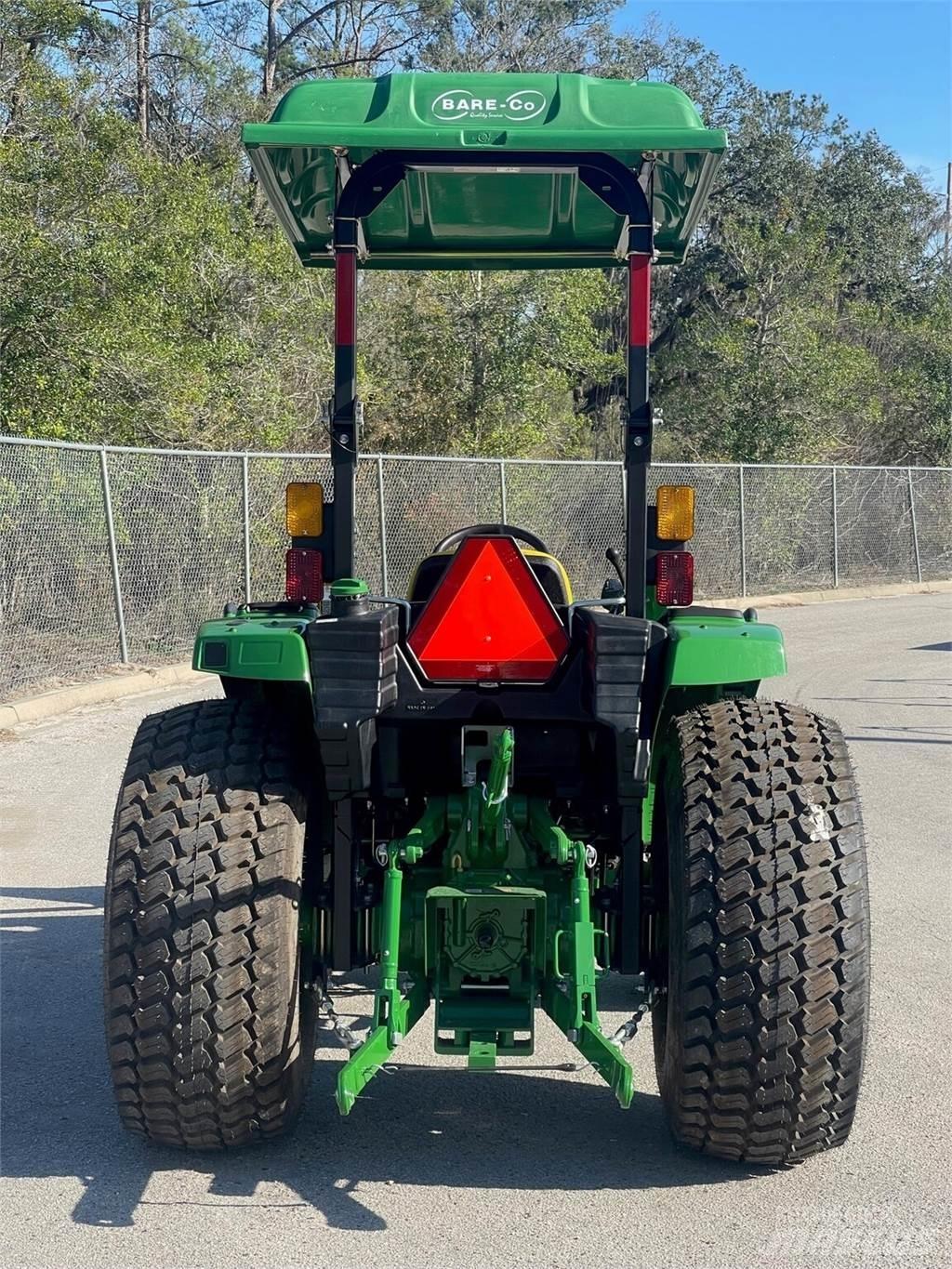 John Deere 4066M Traktory