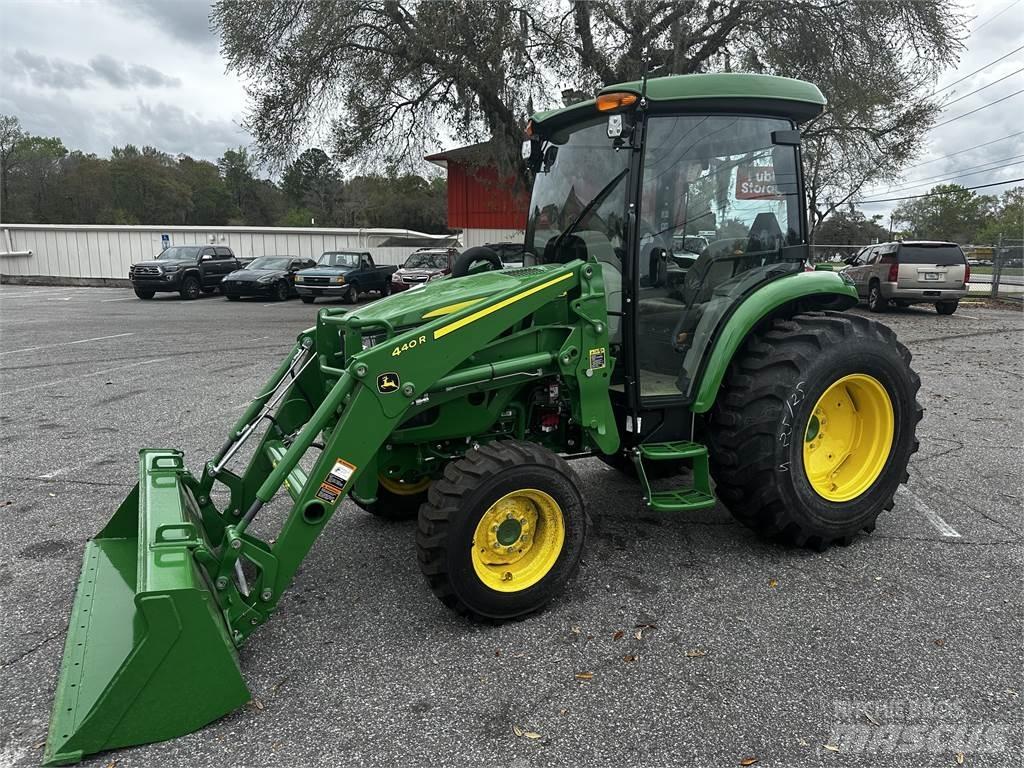 John Deere 4066R Traktory