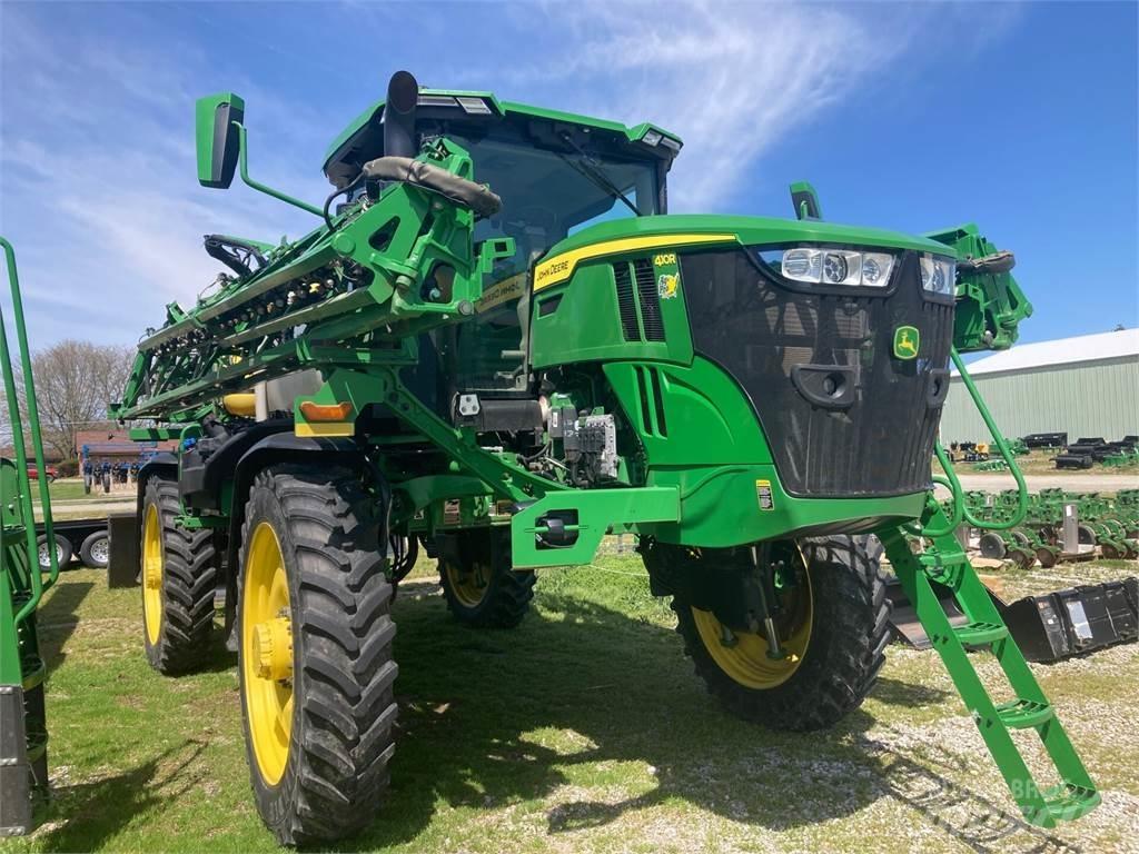 John Deere 410R Tažené postřikovače