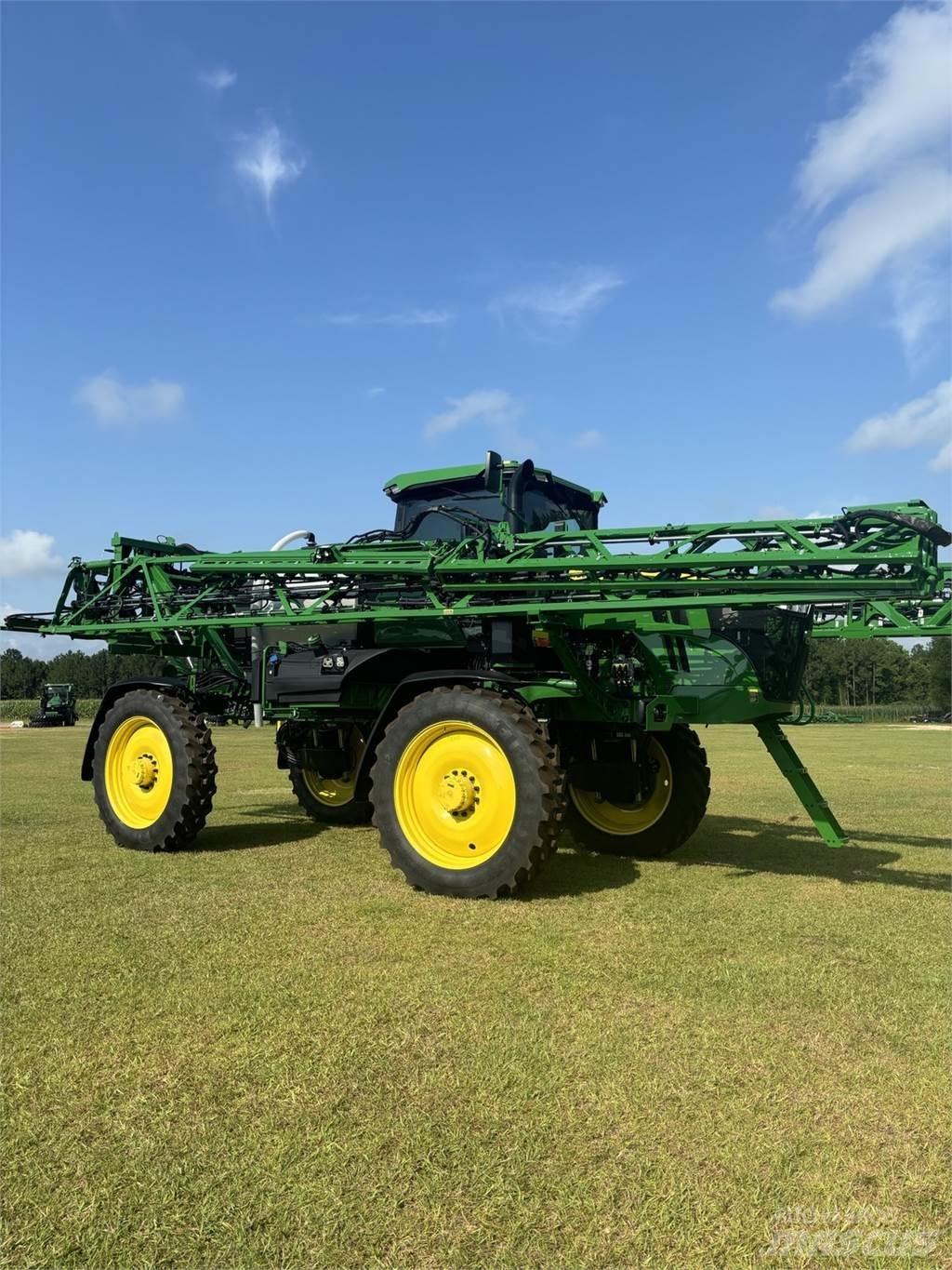 John Deere 410R Tažené postřikovače