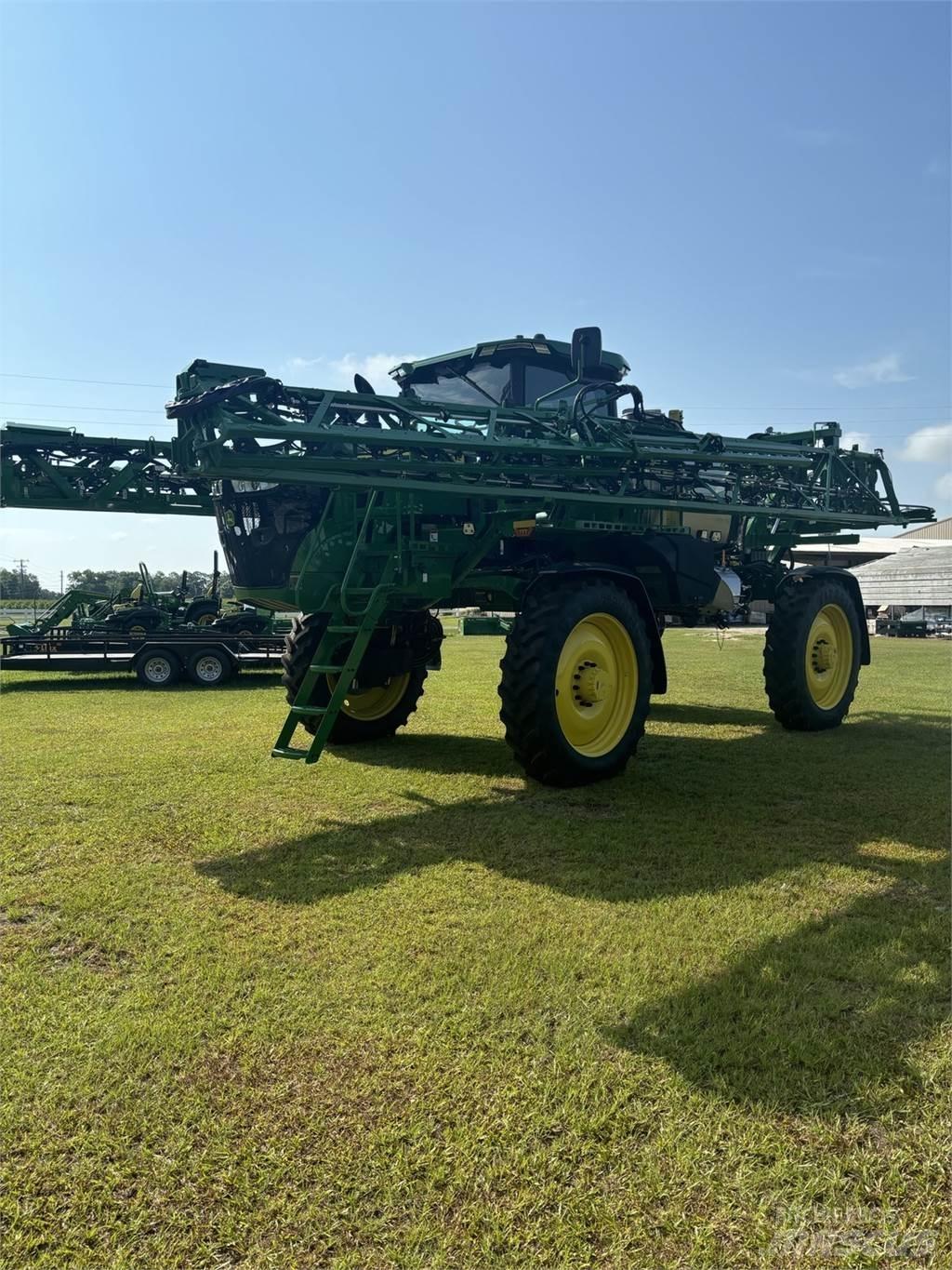 John Deere 410R Tažené postřikovače