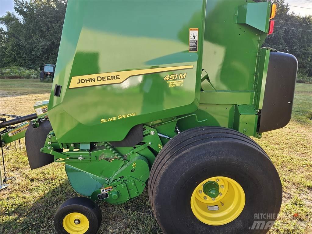 John Deere 451M Lis na válcové balíky