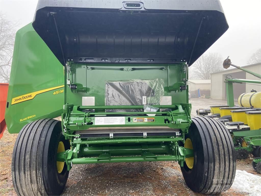 John Deere 451M Lis na válcové balíky