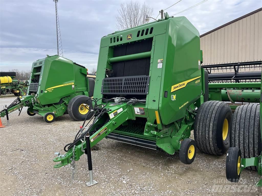 John Deere 451M Lis na válcové balíky
