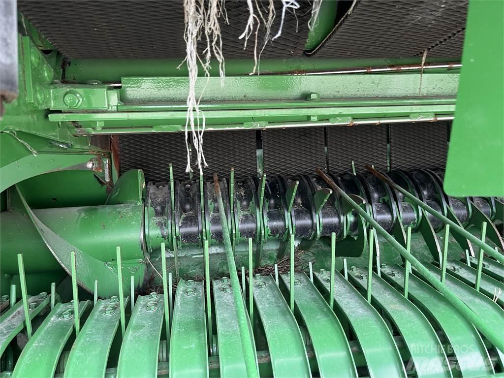 John Deere 451M Lis na válcové balíky
