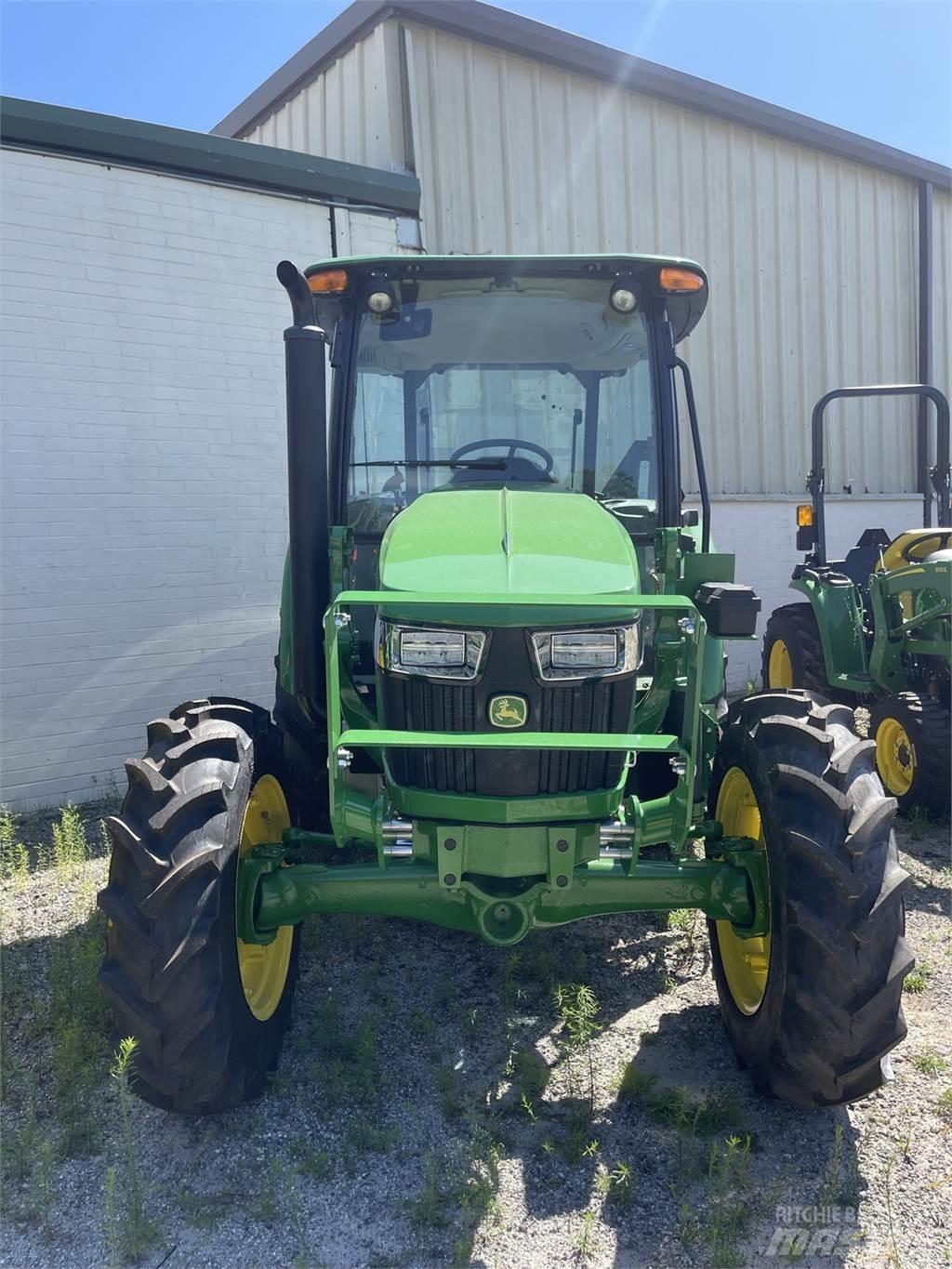 John Deere 5067E Traktory