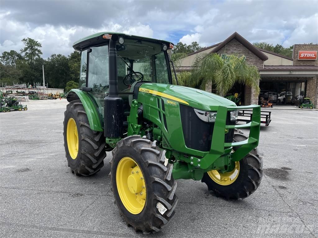 John Deere 5090E Traktory