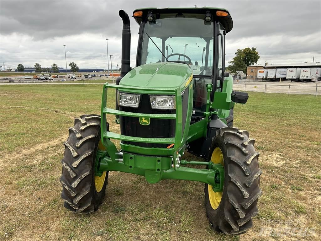 John Deere 5090E Traktory