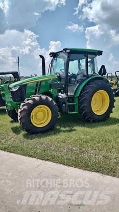 John Deere 5105M Traktory