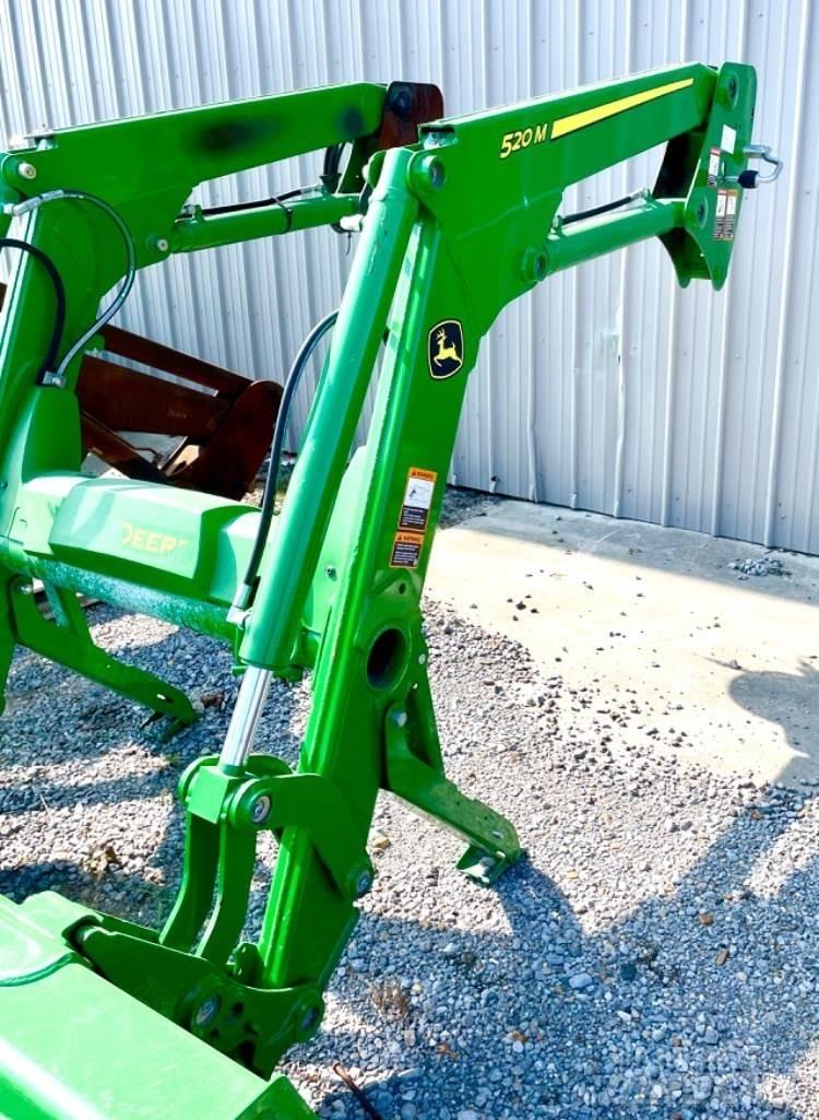 John Deere 520m Traktory