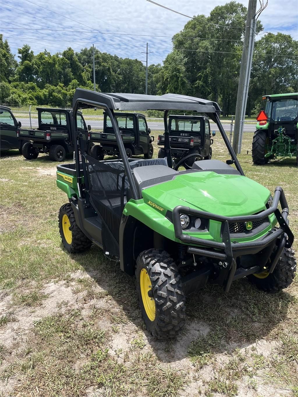 John Deere 560E Užitkové stroje