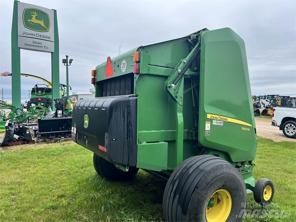 John Deere 560M Lis na válcové balíky