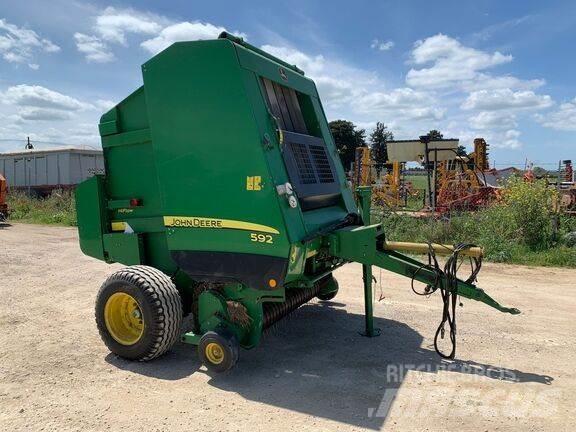 John Deere 592 Lis na válcové balíky