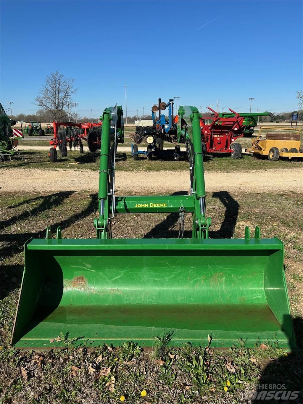 John Deere 600R Traktory