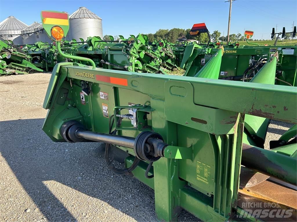 John Deere 608C Příslušenství a náhradní díly ke kombajnům
