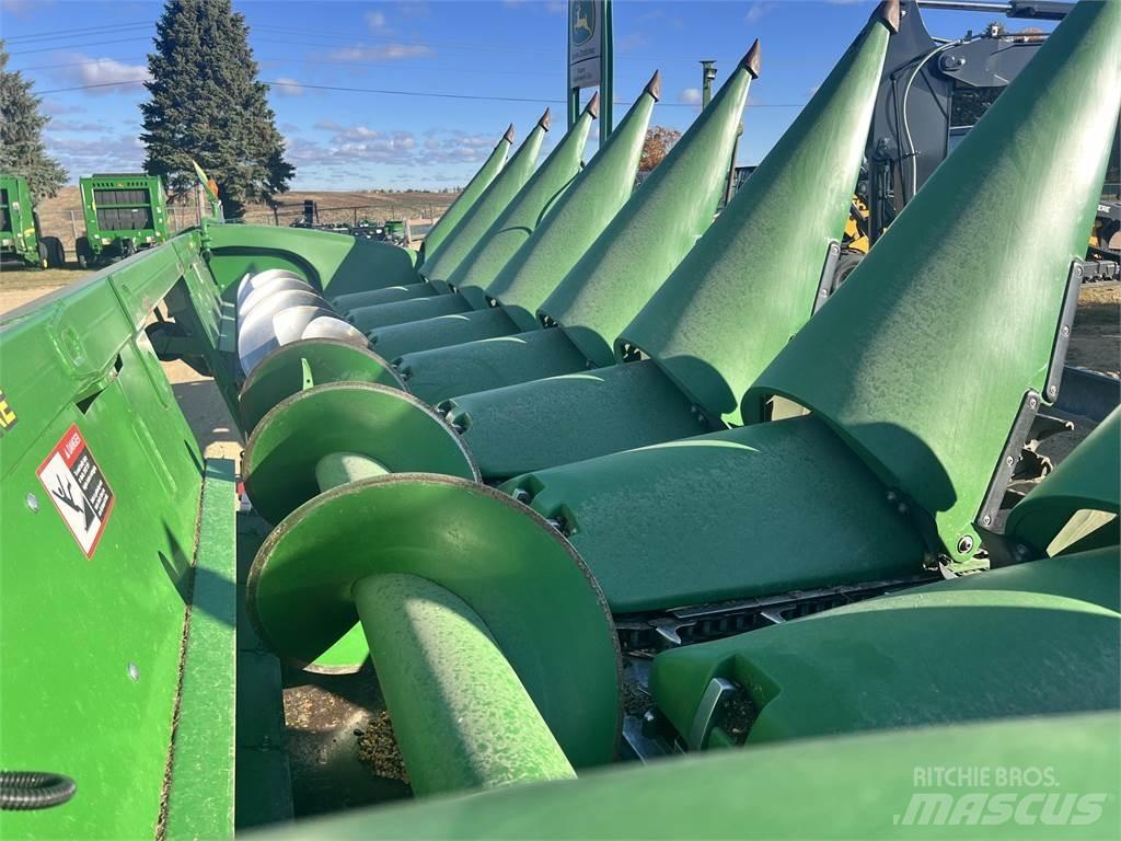 John Deere 608C Příslušenství a náhradní díly ke kombajnům