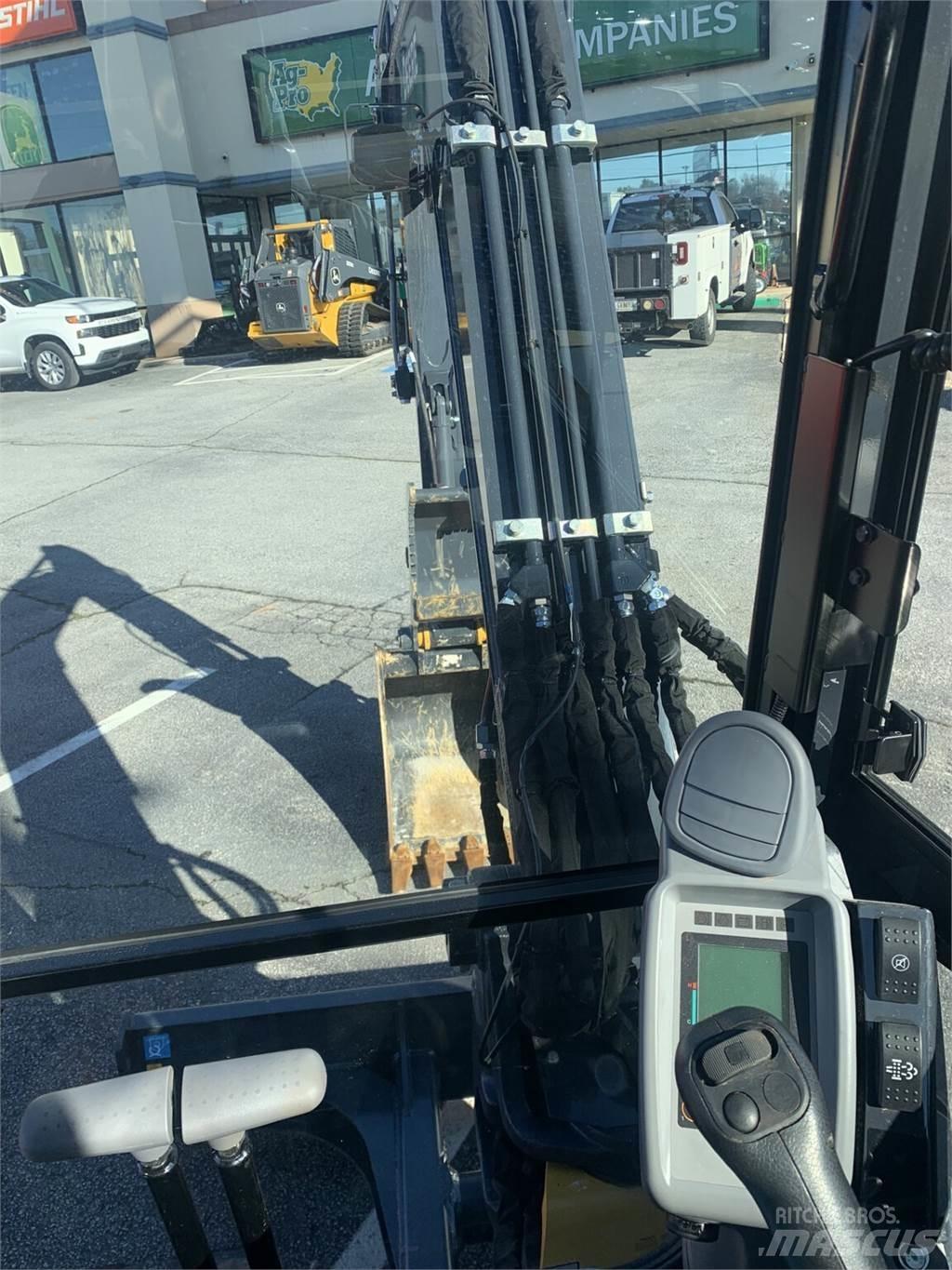 John Deere 60P Rýpadla s dlouhým dosahem