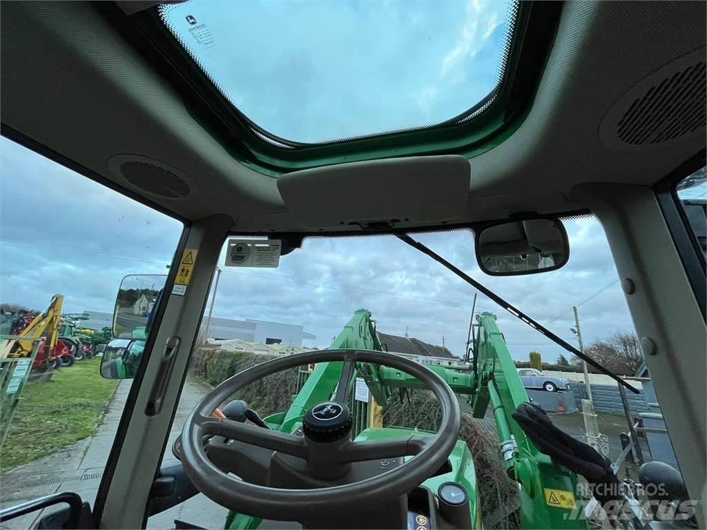 John Deere 6110M Traktory