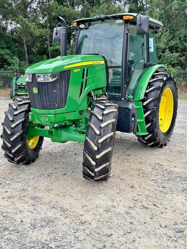 John Deere 6120E Traktory
