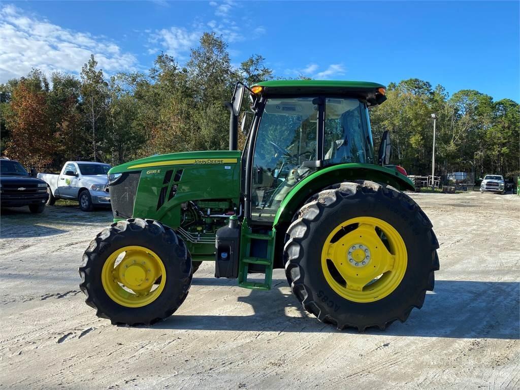 John Deere 6135E Traktory
